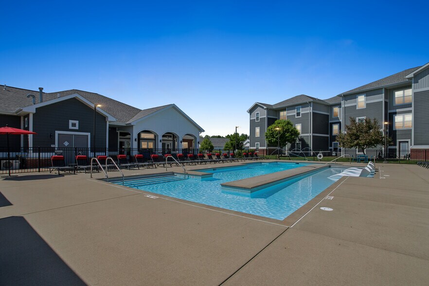 More Photos Of 1 Campus Edge Dr, Edwardsville Apartments For Sale