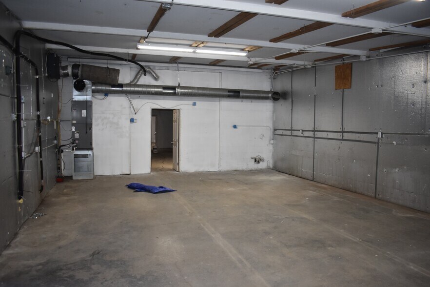 More Photos Of 5273-5275 E Washington Blvd, Commerce Warehouse For Lease