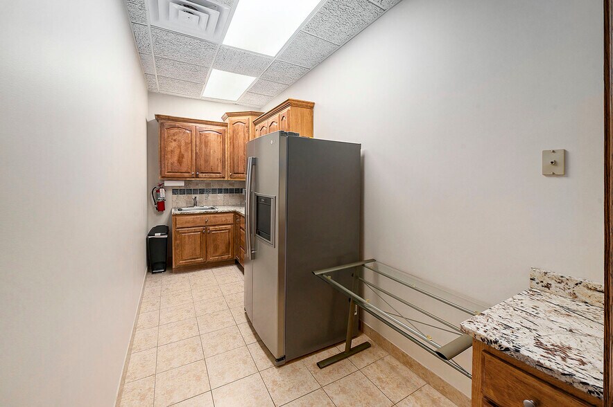 More Photos Of 115-125 E Park St, Olathe Office For Sale