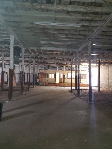 More Photos Of 2883 Miles Ave, Bronx Warehouse For Lease