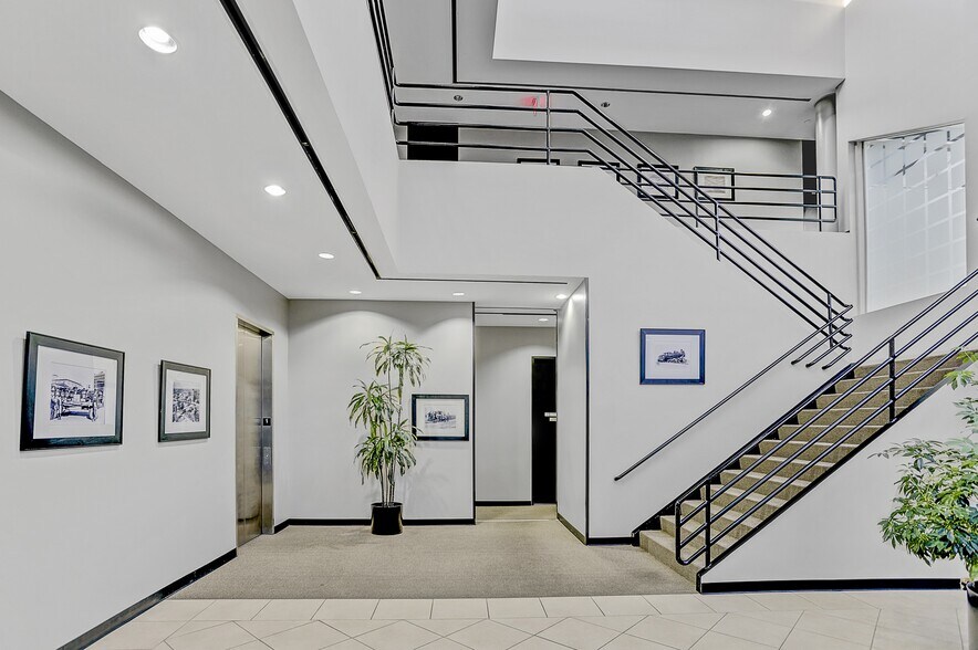 More Photos Of 8410 Hwy 90A, Sugar Land Office For Lease
