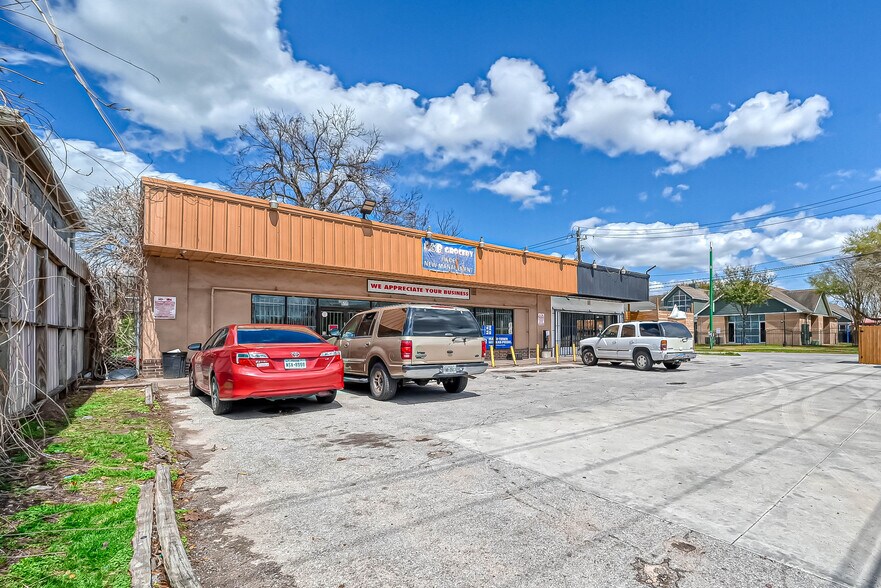 More Photos Of 515 Berry Rd, Houston Freestanding For Lease