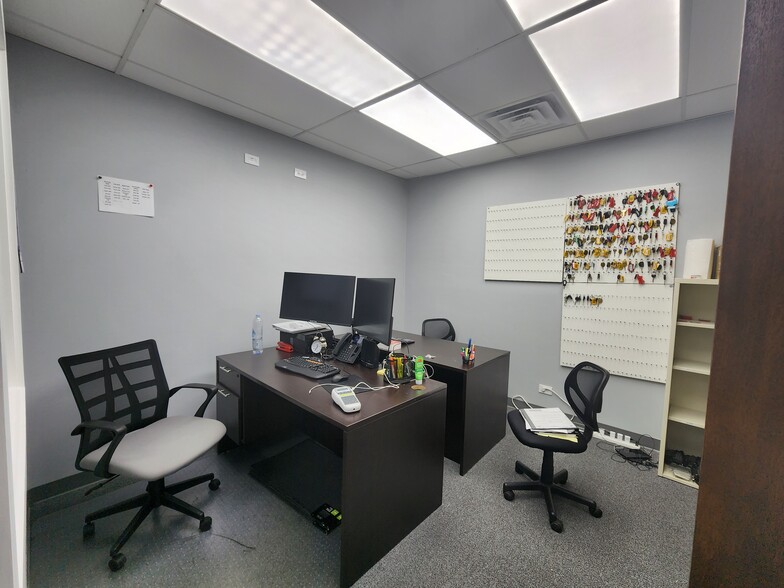 More Photos Of 1280-1330 Powis Rd, West Chicago Truck Terminal For Sale