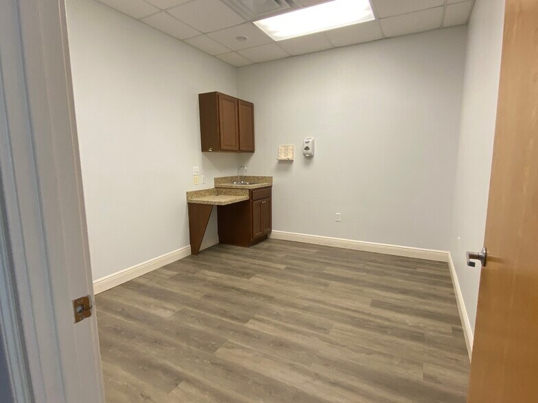 More Photos Of 781 County Road 466, Lady Lake Medical For Sale