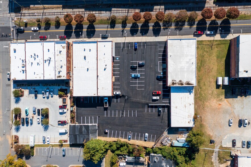 More Photos Of 128-162 N Broad St, Mooresville Storefront For Lease