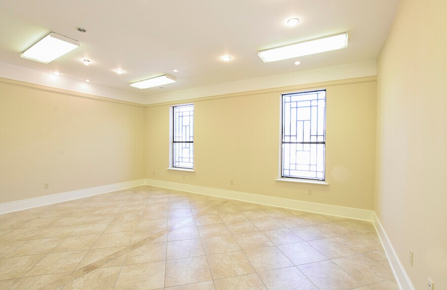 More Photos Of 4641 Fairfield St, Metairie Medical For Lease