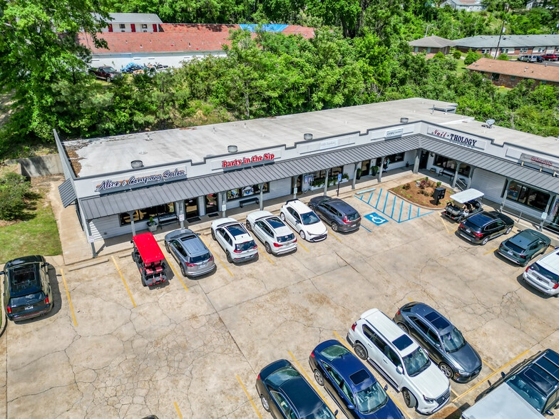 More Photos Of 1525 University Ave, Oxford General Retail For Sale