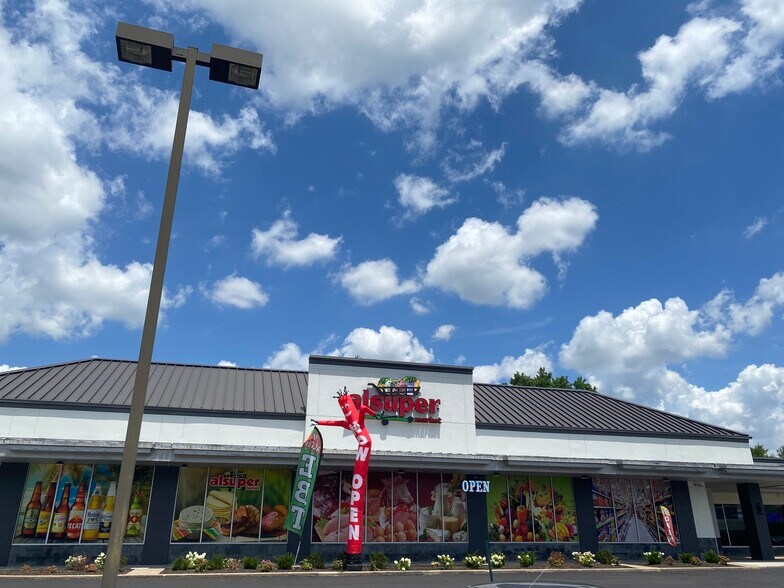 More Photos Of 10316-10412 Shawnee Mission Pky, Shawnee General Retail For Lease