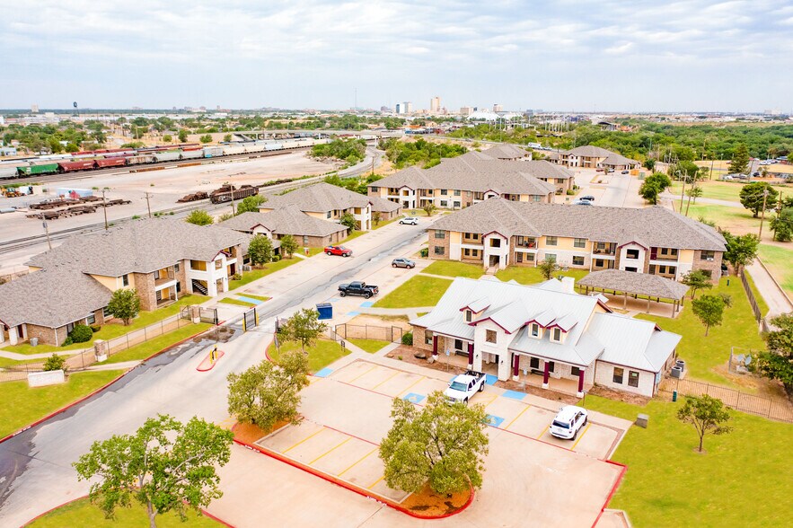 Primary Photo Of 2627 Oak Dr, Lubbock Apartments For Sale