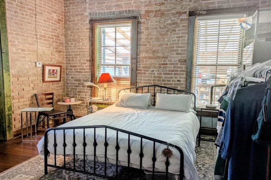 More Photos Of 828 E 15th St, Brownsville Office For Sale