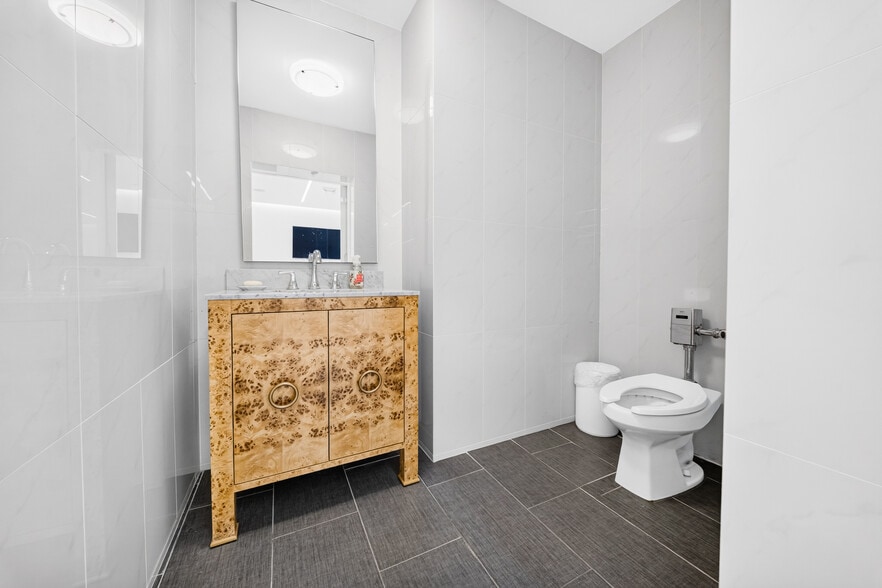 More Photos Of 18071 Fitch, Irvine Showroom For Sale