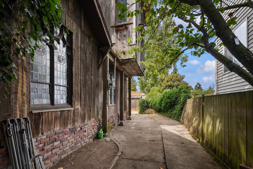 More Photos Of 652 NW 85th St, Seattle Apartments For Sale