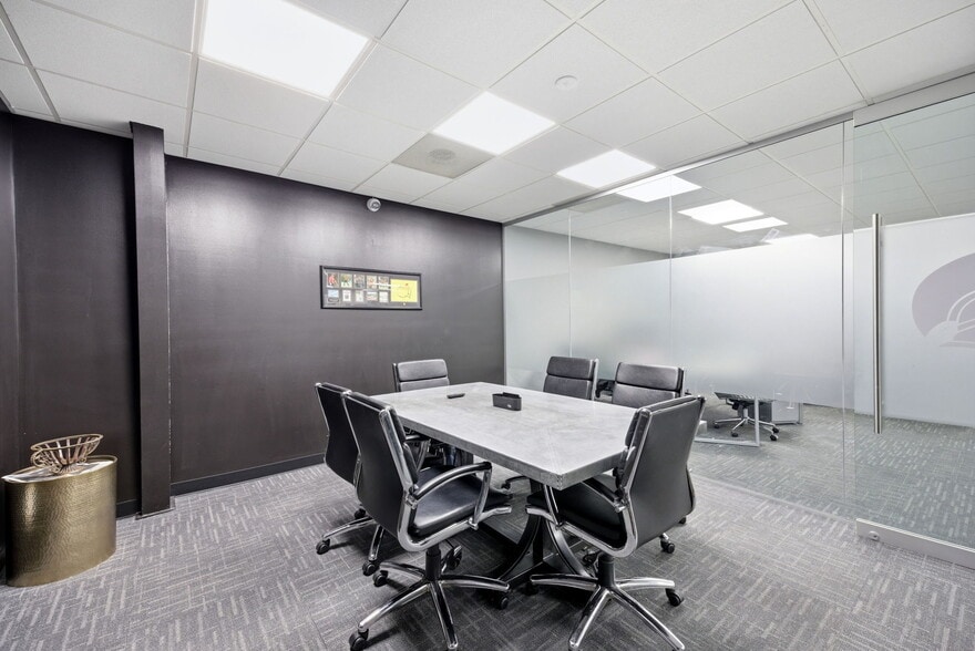 More Photos Of 326 SE Douglas St, Lees Summit Office For Sale