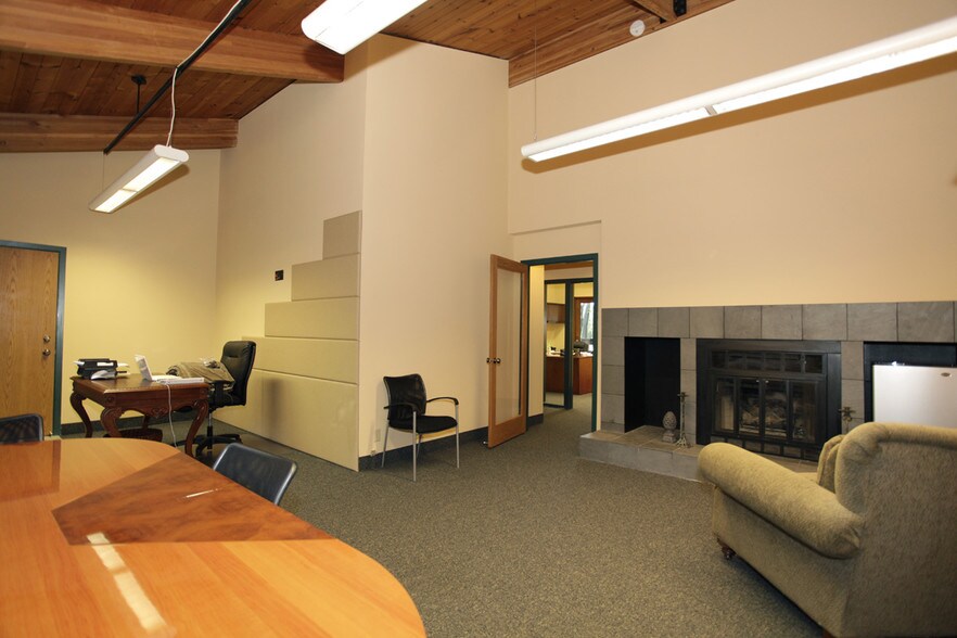 More Photos Of 3701 Shoreline Dr, Orono Coworking Space
