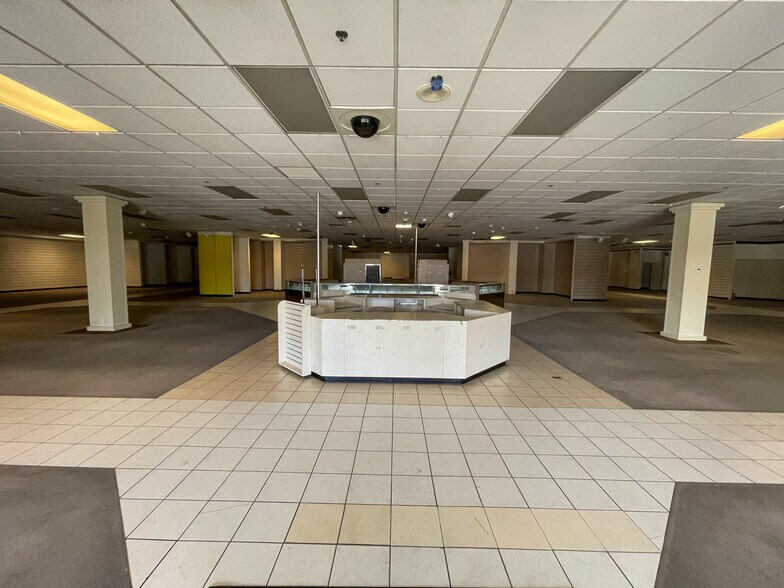 More Photos Of 57930-58132 29 Palms Hwy, Yucca Valley Unknown For Lease