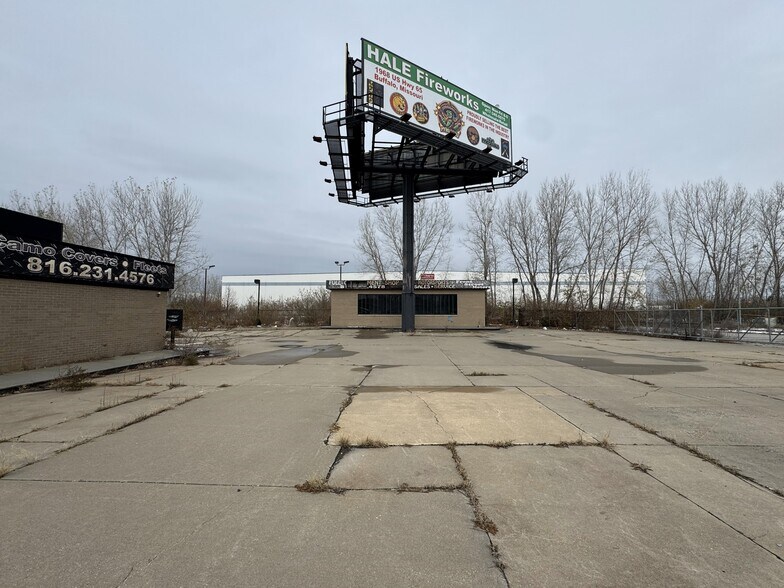 More Photos Of 6850 E Front St, Kansas City Freestanding For Sale