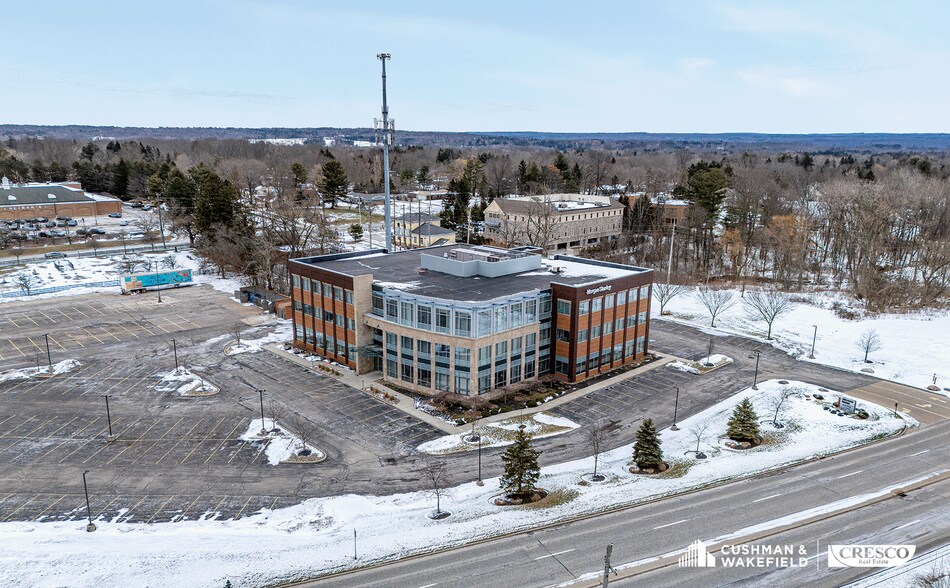 More Photos Of 31099 Chagrin Blvd, Pepper Pike Office For Sale