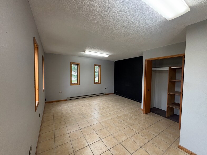 More Photos Of 1005 N 9th Ave, Brandon Warehouse For Lease