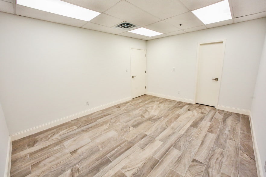 More Photos Of 213 Shaw Ave, Pasadena Industrial For Lease