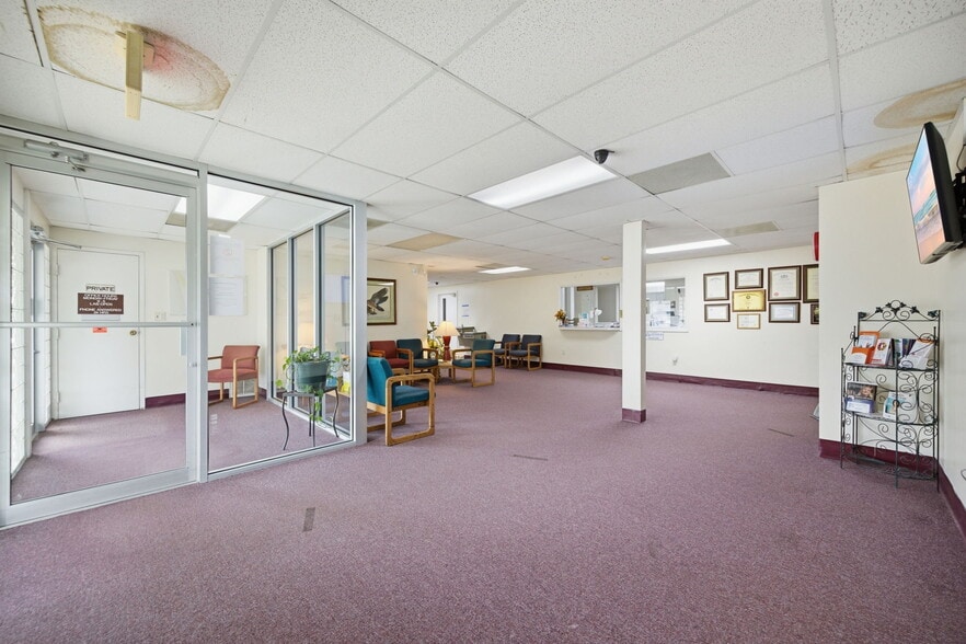 More Photos Of 1811 Bayshore Gardens Pky, Bradenton Medical For Sale