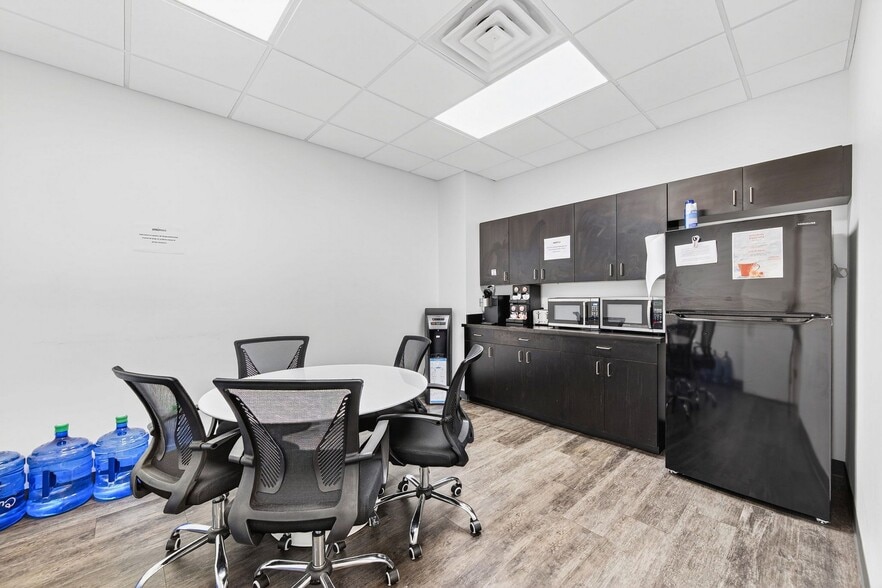 More Photos Of 930 S Harbor City Blvd SW, Melbourne Office For Sale