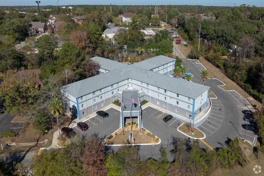 More Photos Of 1978 Village Green Way, Tallahassee Hotel For Sale