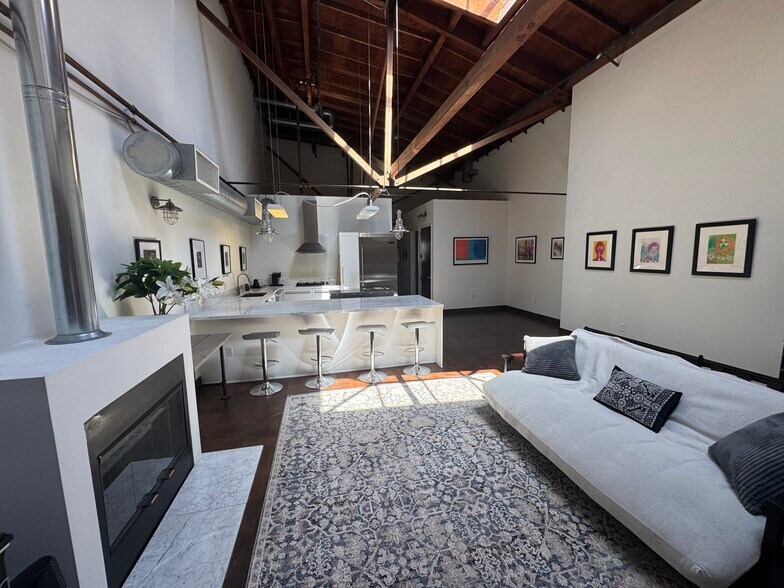 More Photos Of 1046 Princeton Dr, Venice Loft Creative Space For Sale