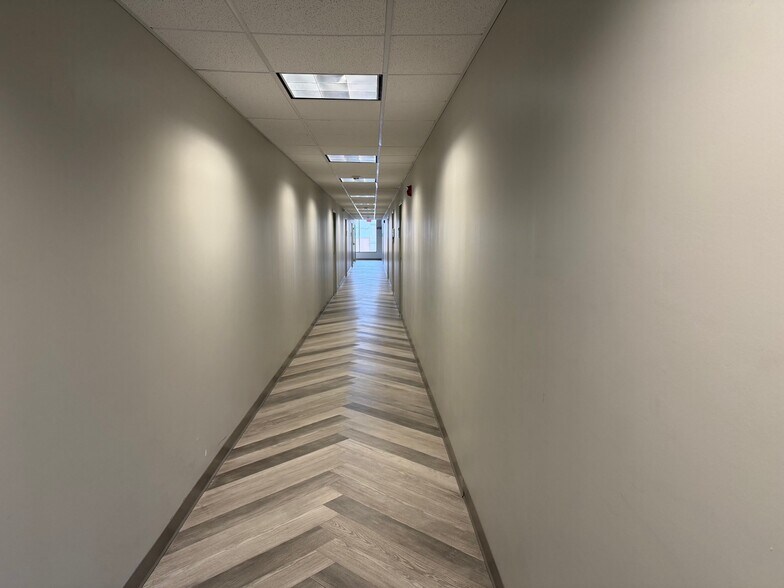 More Photos Of 13100 Manchester Rd, Des Peres Office For Lease