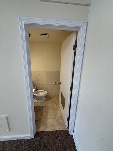 More Photos Of 1638-1662 Falmouth Rd, Centerville Storefront For Lease