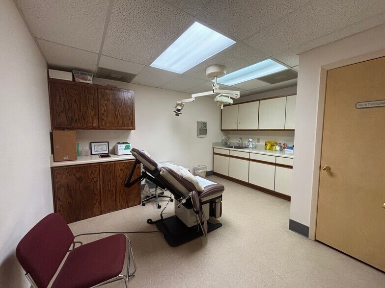 More Photos Of 112 Surgical Blvd, Seneca Medical For Sale
