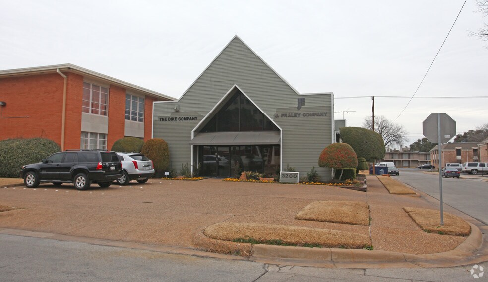 More Photos Of 3200 W 4th St, Fort Worth Loft Creative Space For Sale
