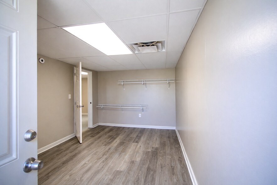 More Photos Of 25 Maynard Ct, Pontiac Apartments For Sale