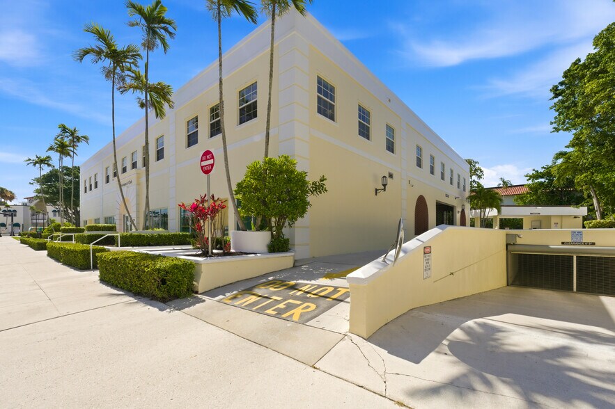 More Photos Of 220 Sunrise Ave, Palm Beach Office For Lease