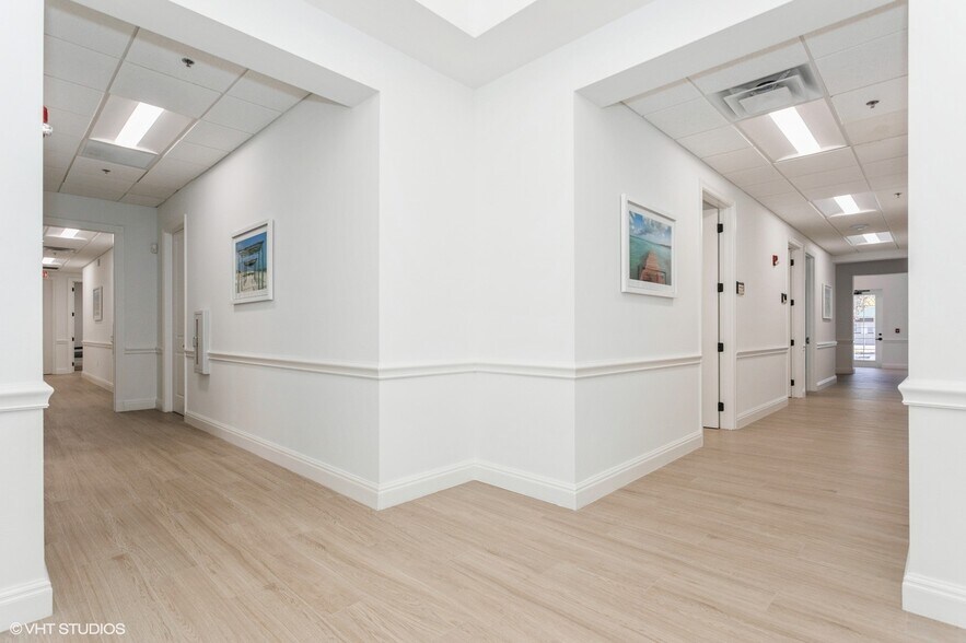 More Photos Of 2520 Tamiami Trl N, Nokomis Medical For Sale