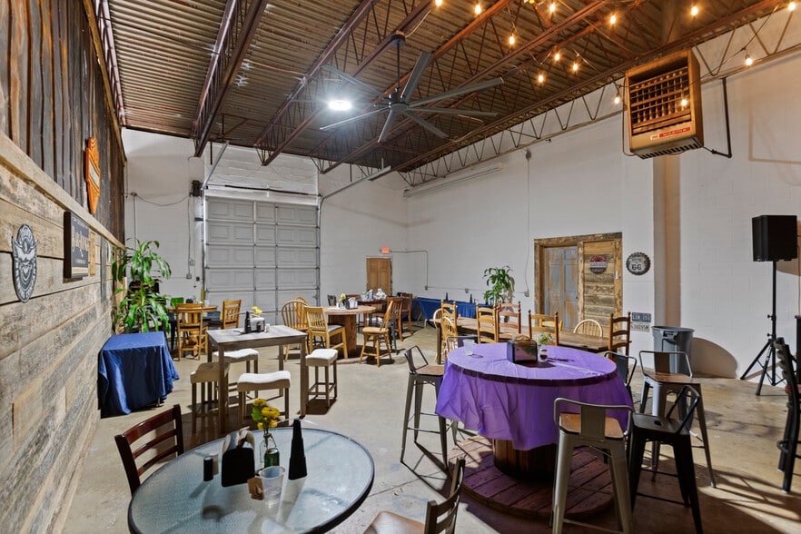 More Photos Of 400 W Main St, Walhalla General Retail For Sale