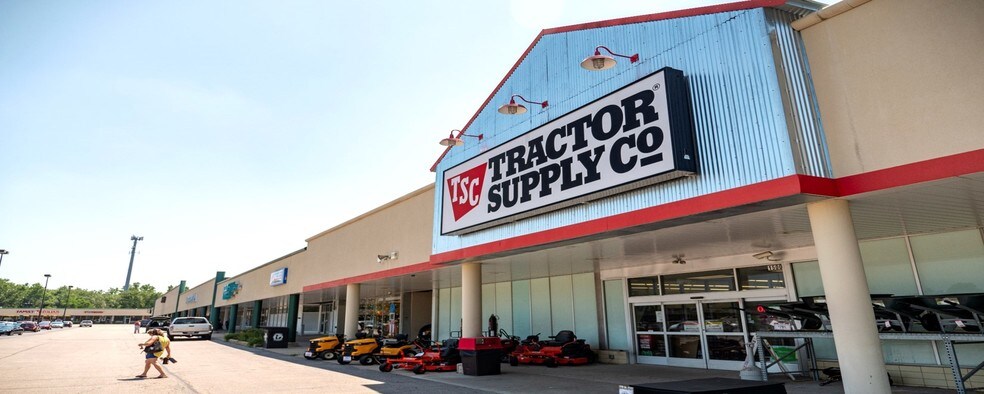 More Photos Of 1500-1540 Canton Rd, Akron General Retail For Lease