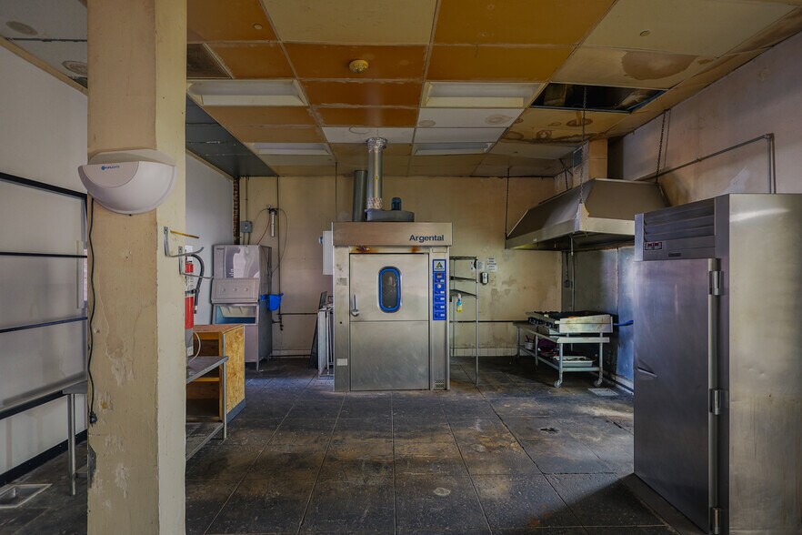 More Photos Of 5567-5577 Figueroa St, Los Angeles Storefront Retail Office For Lease