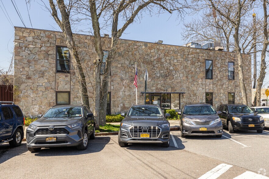 More Photos Of 2300 E 69th St, Brooklyn Warehouse For Lease