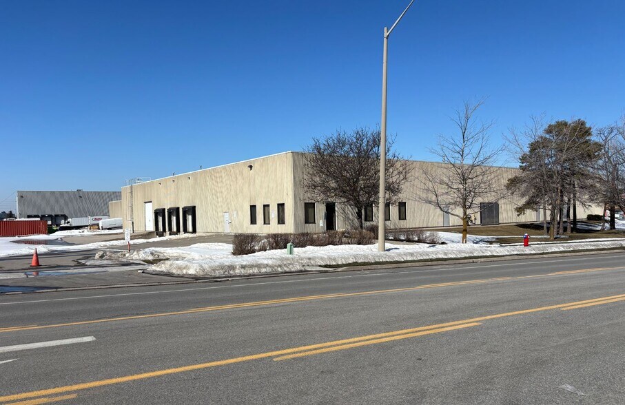 More Photos Of 415 Traders Blvd E, Mississauga Distribution For Lease