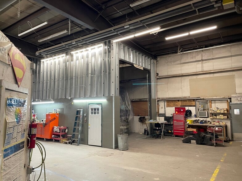 More Photos Of 14 Caldwell Dr, Amherst Warehouse For Lease