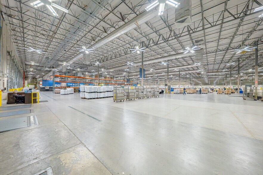 More Photos Of 2965 West Corporate Lakes Blvd, Weston Manufacturing For Lease