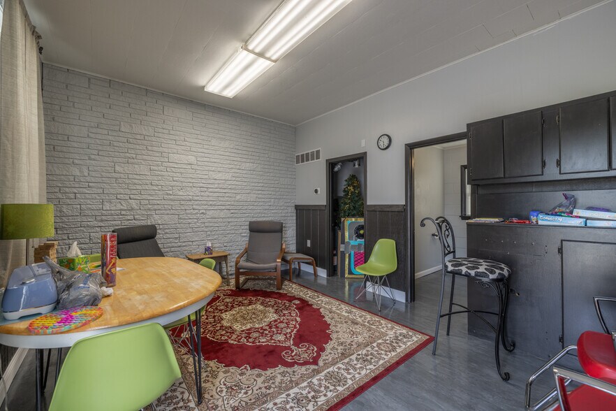 More Photos Of 220 W Lincoln St, Hawk Point General Retail For Sale