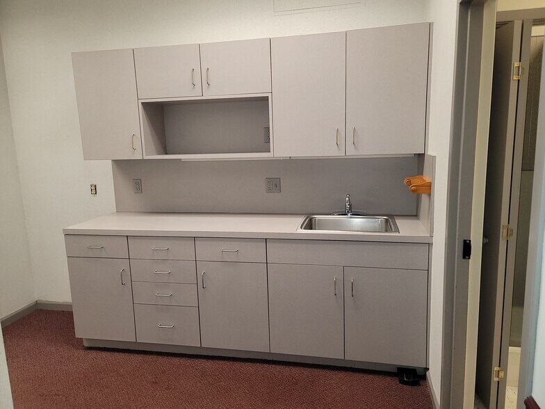 More Photos Of 1615 Lincoln Way, White Oak Storefront For Lease