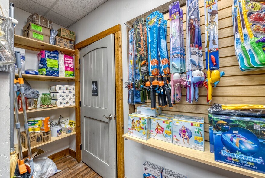 More Photos Of 49 Encino Dr, Concan Convenience Store For Sale