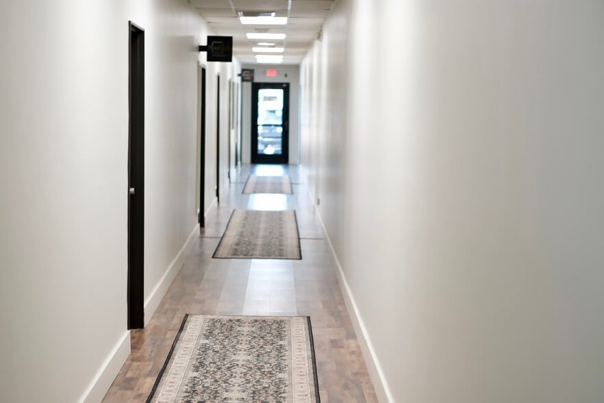 More Photos Of 6539 E 31st St, Tulsa Coworking Space