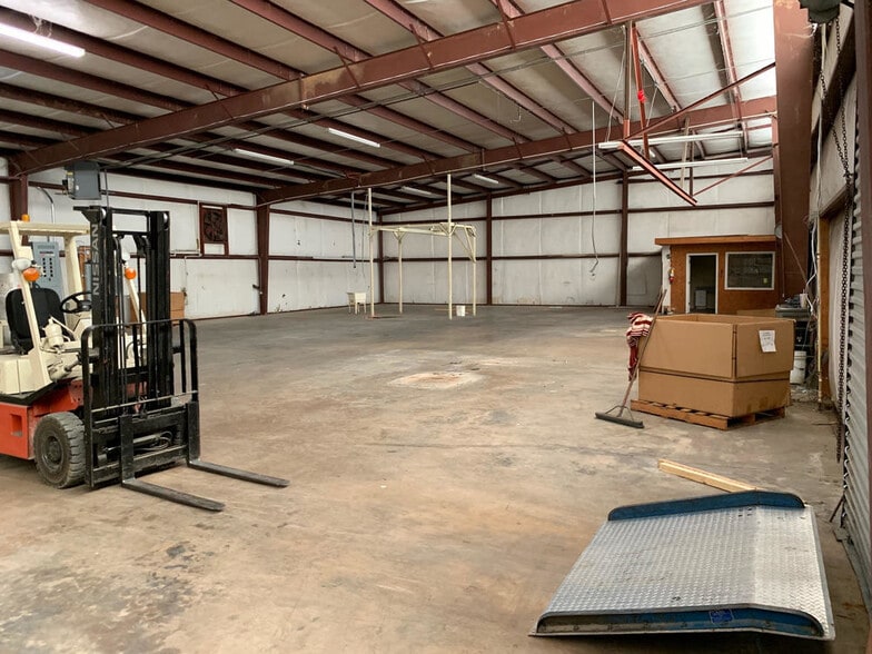 More Photos Of 3795 Evans Rd, Cumming Warehouse For Lease