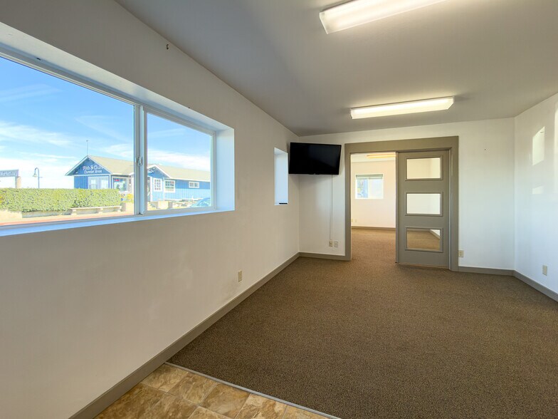 More Photos Of 125 Baltimore Ave SE, Bandon General Retail For Sale