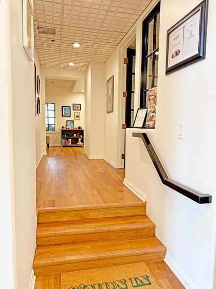 More Photos Of 1525 State St, Santa Barbara Serviced Offices For Sale