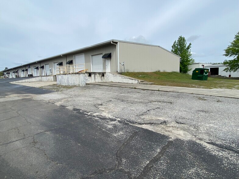 More Photos Of 24 Joe Kennedy Blvd, Statesboro Warehouse For Lease