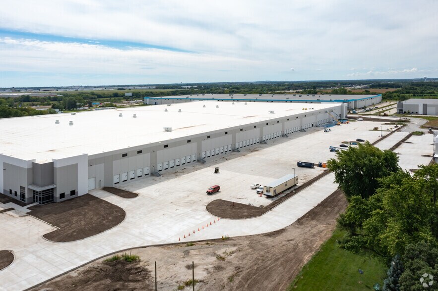 More Photos Of 12345 38th St, Kenosha Distribution For Lease